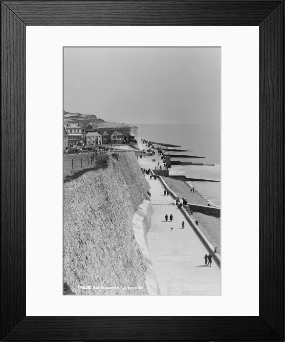 Framed Print : Seaside Promenade in Rottingdean Framed Print : Seaside Promenade in Rottingdean