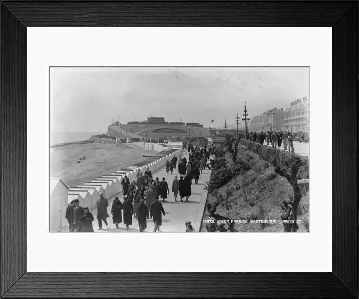 Framed Print : Lomer Parade, Eastbourne Framed Print : Lomer Parade, Eastbourne