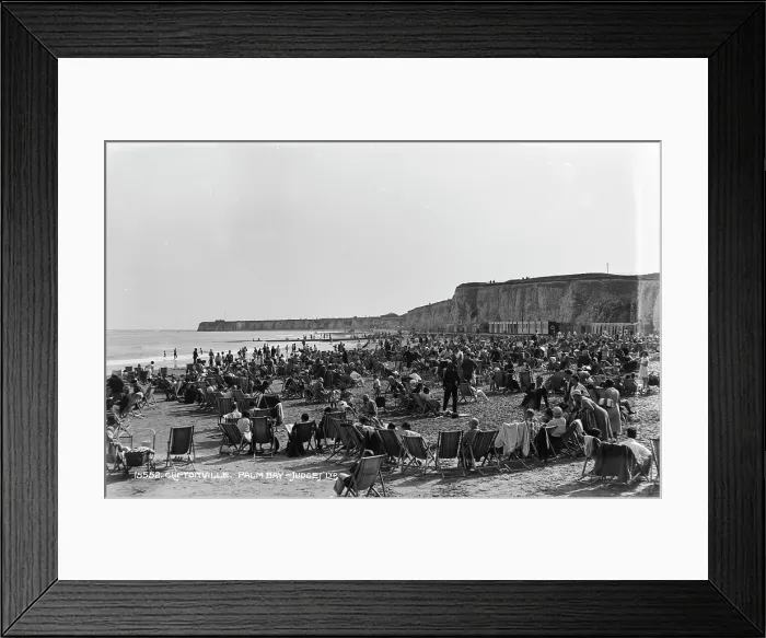 Framed Print : Busy Day at Cliftonville Beach Framed Print : Busy Day at Cliftonville Beach
