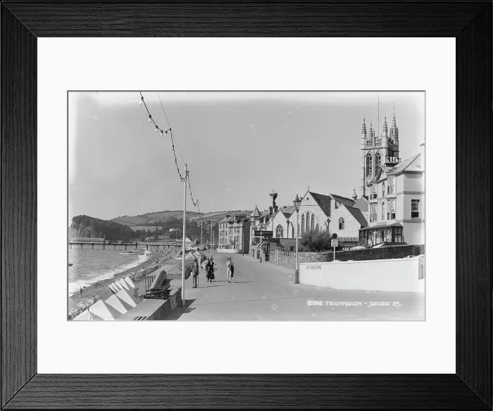 Framed Print : Seaside Promenade in Teignmouth Framed Print : Seaside Promenade in Teignmouth