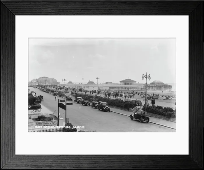 Framed Print : Worthing Promenade Framed Print : Worthing Promenade