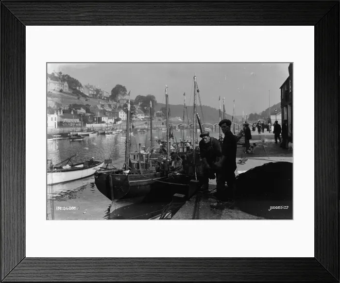 Framed Print : Fishermen at Work in Looe Framed Print : Fishermen at Work in Looe