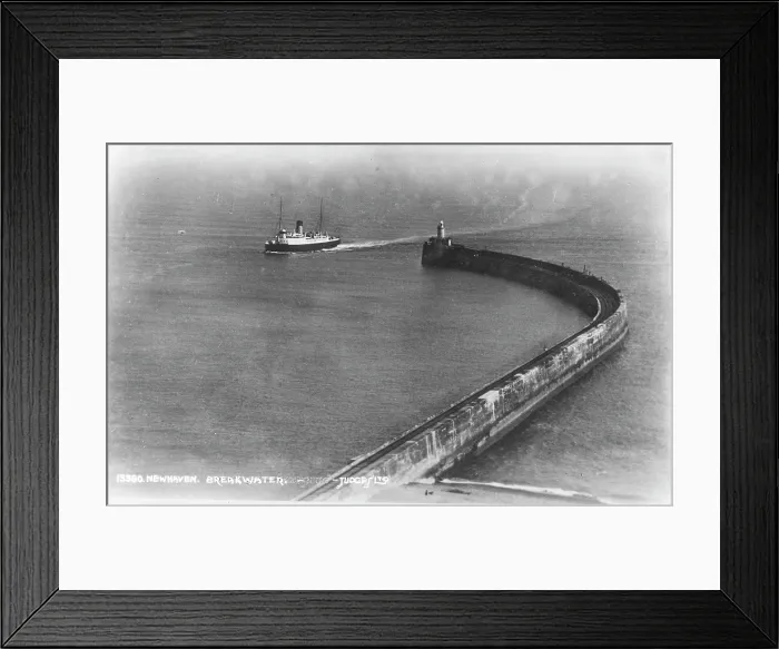 Framed Print : Newhaven Breakwater Framed Print : Newhaven Breakwater