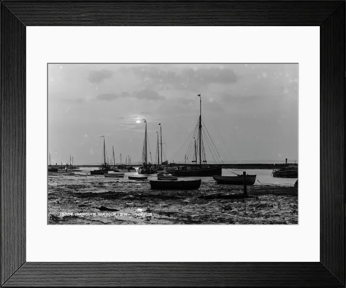 Framed Print : Yarmouth Harbour at Low Tide Framed Print : Yarmouth Harbour at Low Tide