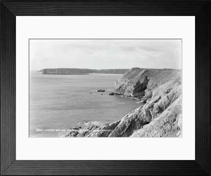 Framed Print : Lydstep Bay and Old Castle Head
