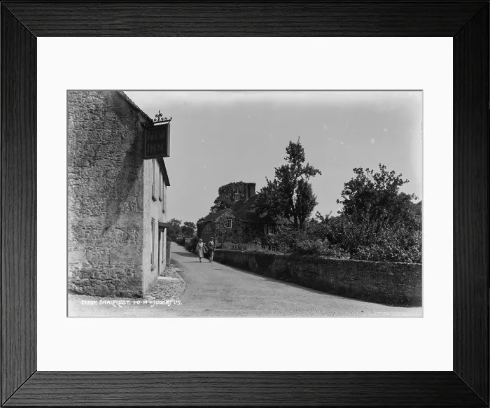 Framed Print : New Inn in Shalfleet Framed Print : New Inn in Shalfleet