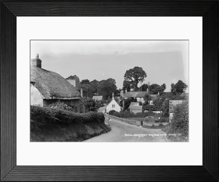 Framed Print : Shalfleet Village Framed Print : Shalfleet Village