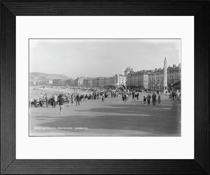 Framed Print : Llandudno Promenade Framed Print : Llandudno Promenade