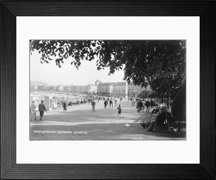 Framed Print : Llandudno Promenade Framed Print : Llandudno Promenade