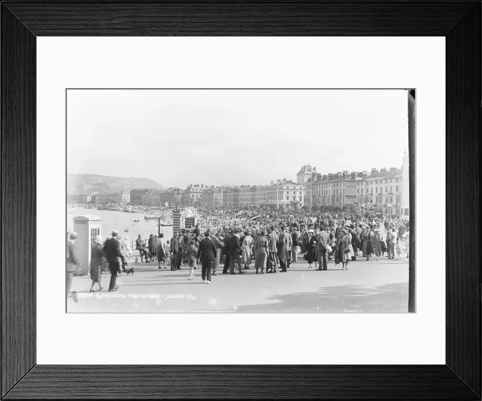 Framed Print : Busy Day at Llandudno Promenade Framed Print : Busy Day at Llandudno Promenade
