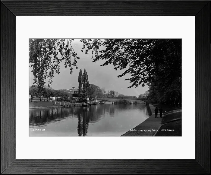 Framed Print : The River Walk, Evesham Framed Print : The River Walk, Evesham