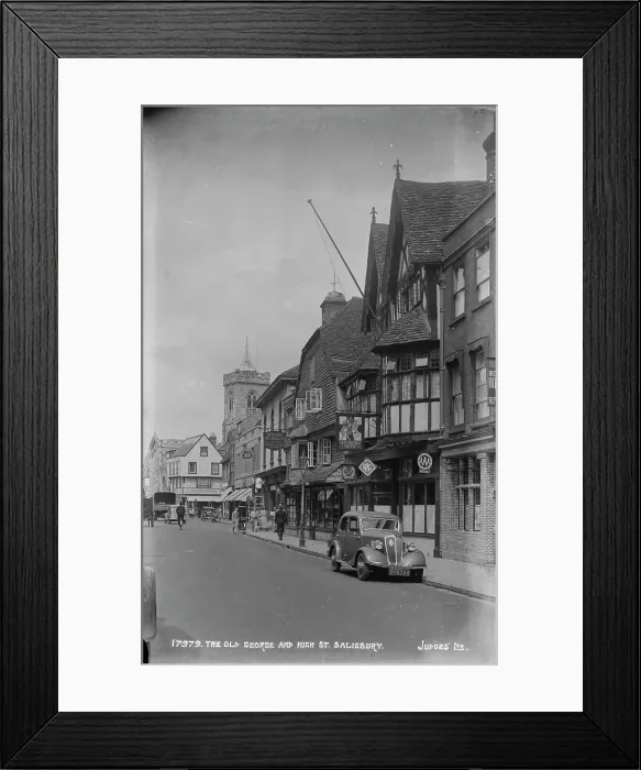 Framed Print : The Old George and High Street, Salisbury Framed Print : The Old George and High Street, Salisbury
