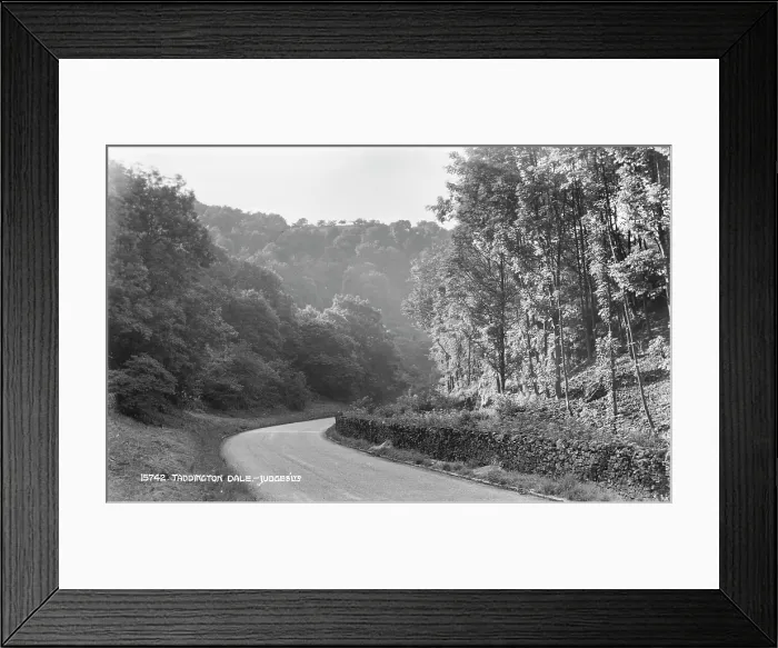 Framed Print : Scenic Road in Taddington Dale Framed Print : Scenic Road in Taddington Dale
