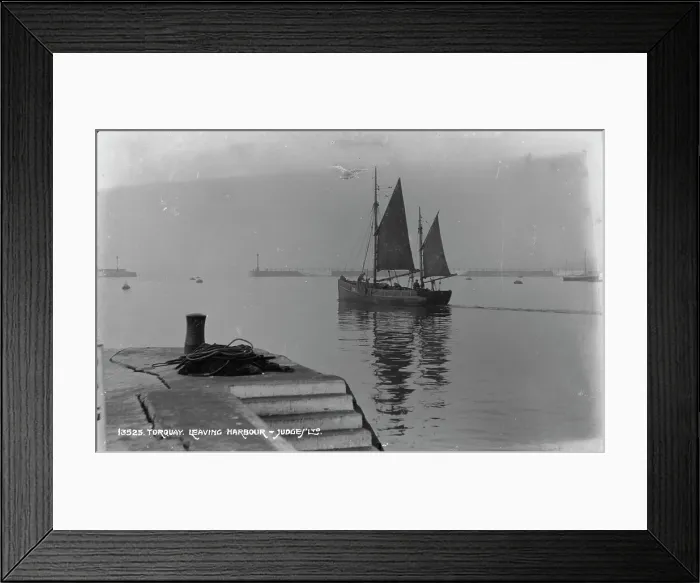 Framed Print : Leaving Torquay Harbour Framed Print : Leaving Torquay Harbour