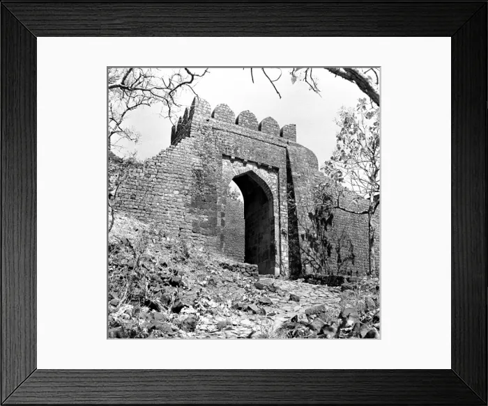 Framed Print : Mandu - India - Gateway in a high wall Framed Print : Mandu - India - Gateway in a high wall
