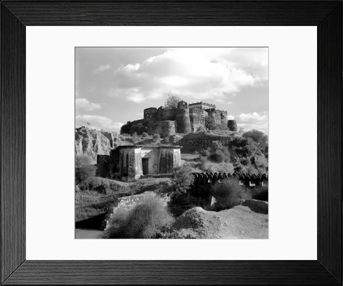 Framed Print : A fine Hilltop Palace - Madhya Pradesh - India Framed Print : A fine Hilltop Palace - Madhya Pradesh - India