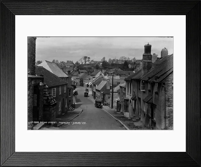Framed Print : Broad Street in Modbury Framed Print : Broad Street in Modbury