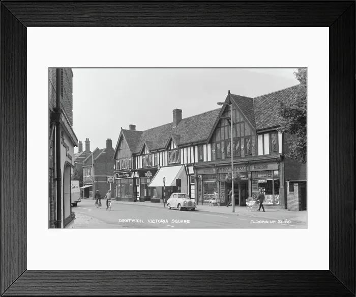 Framed Print : Victoria Square in Droitwich Framed Print : Victoria Square in Droitwich