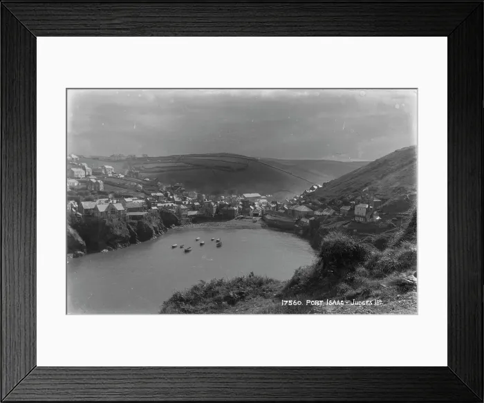 Framed Print : Port Isaac in Black and White Framed Print : Port Isaac in Black and White
