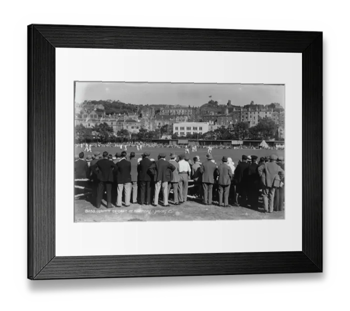 Framed Print : County Cricket at Hastings Framed Print : County Cricket at Hastings