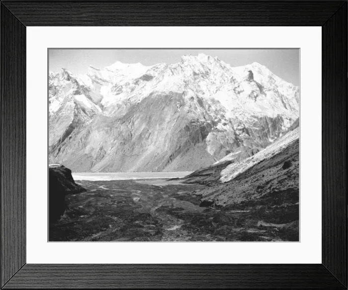 Framed Print : Mountain scene in Kashgar, western China Framed Print : Mountain scene in Kashgar, western China