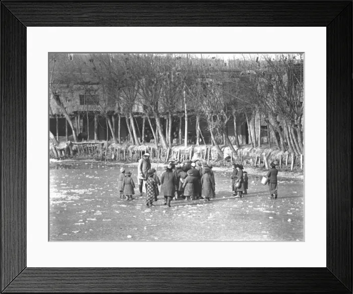 Framed Print : Street scene in Kashgar, western China Framed Print : Street scene in Kashgar, western China