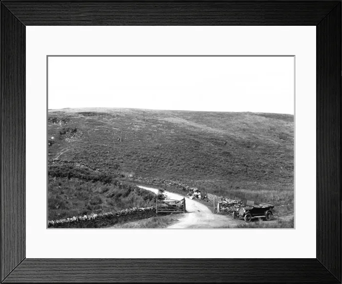 Framed Print : A typical countryside scene in Devon Framed Print : A typical countryside scene in Devon