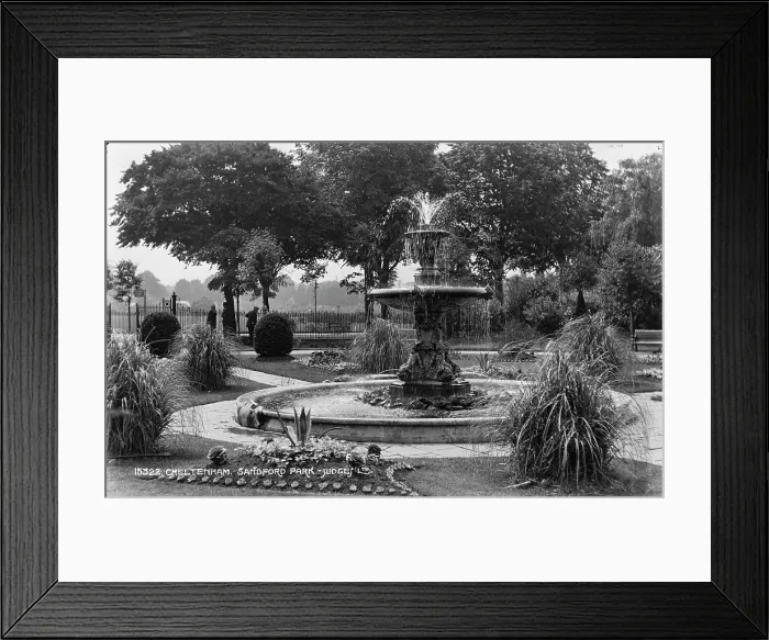 Framed Print : Sandford Park Fountain Framed Print : Sandford Park Fountain