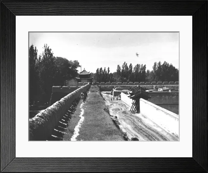 Framed Print : Outdoor scene in Kashgar, western China Framed Print : Outdoor scene in Kashgar, western China