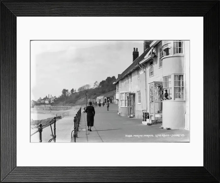 Framed Print : Marine Parade, Lyme Regis Framed Print : Marine Parade, Lyme Regis