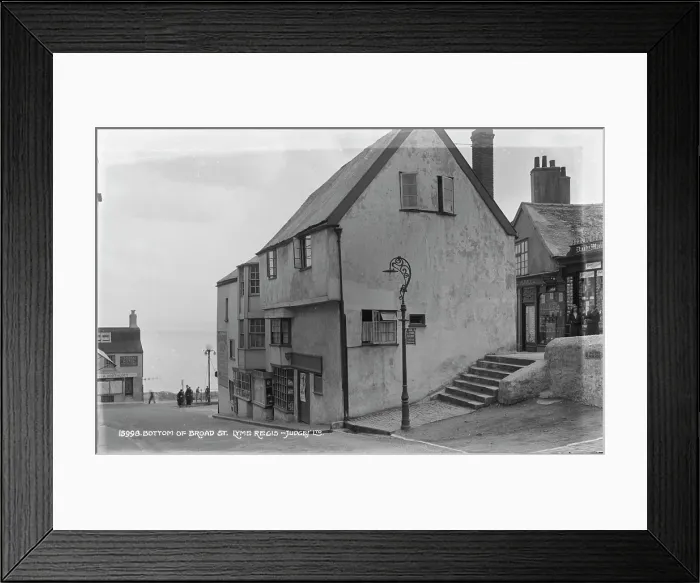 Framed Print : Bottom of Broad Street, Lyme Regis Framed Print : Bottom of Broad Street, Lyme Regis