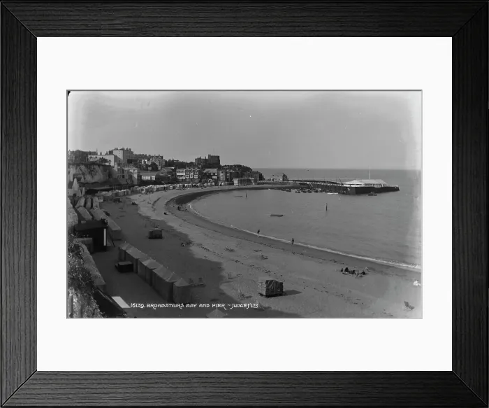 Framed Print : Broadstairs Bay and Pier Framed Print : Broadstairs Bay and Pier