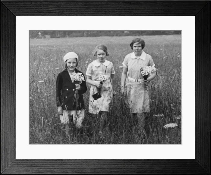Framed Print : Three girls with flowers, Box Hill 1936 Framed Print : Three girls with flowers, Box Hill 1936