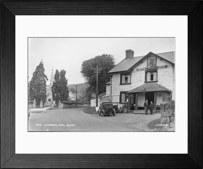 Framed Print : Griffin Hotel in Llanbedr Framed Print : Griffin Hotel in Llanbedr