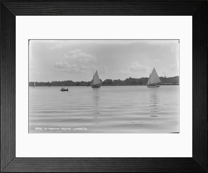 Framed Print : Sailing on the Yroxham Broads Framed Print : Sailing on the Yroxham Broads