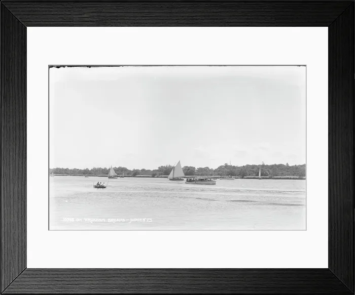 Framed Print : Sailing on the Yroxham Broads Framed Print : Sailing on the Yroxham Broads