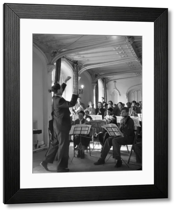 Framed Print : Amateur musicians at Missenden Abbey Framed Print : Amateur musicians at Missenden Abbey