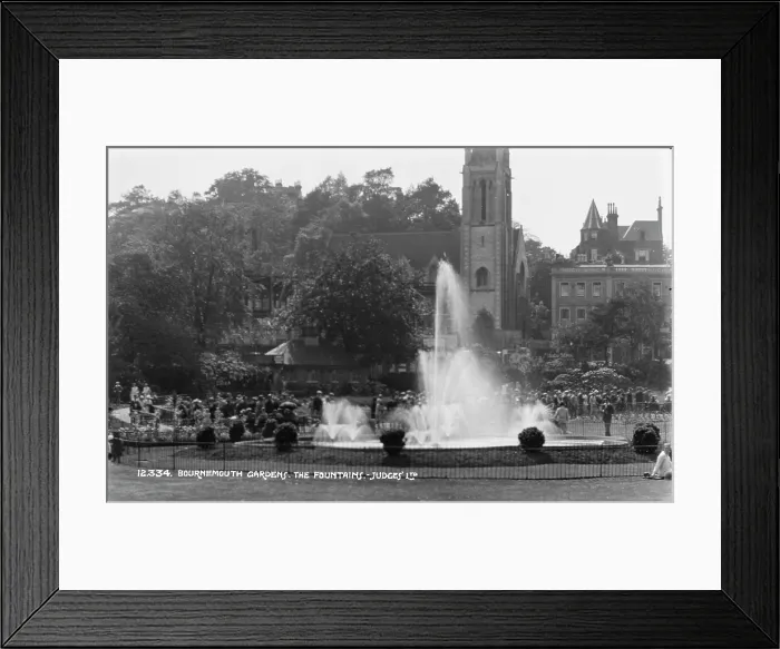 Framed Print : The Fountain at Bournemouth Gardens Framed Print : The Fountain at Bournemouth Gardens