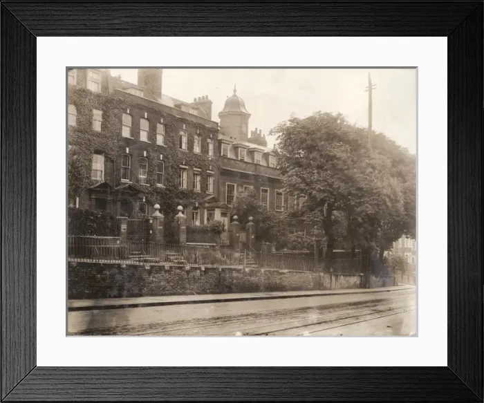 Framed Print : Terrace of houses, Highgate Hill, North London Framed Print : Terrace of houses, Highgate Hill, North London