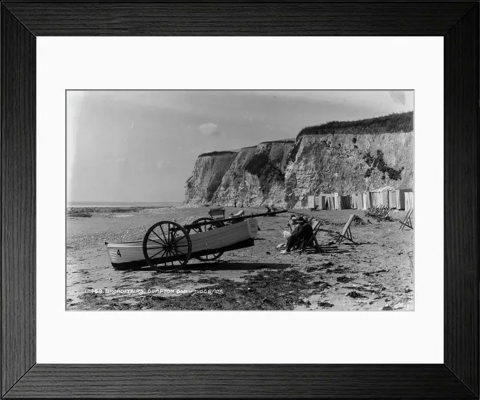 Framed Print : Beach Scene at Dumpton Gap Framed Print : Beach Scene at Dumpton Gap
