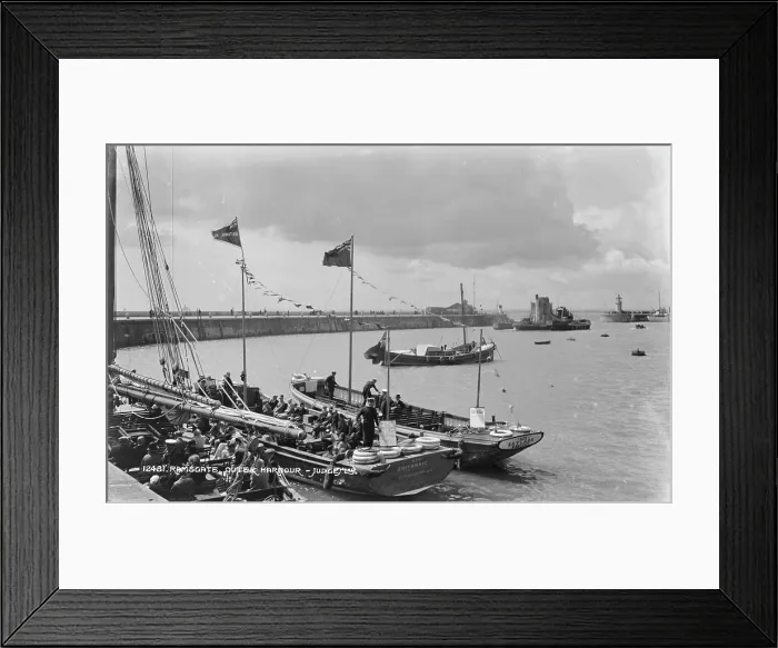 Framed Print : Ramsgate Outer Harbour Framed Print : Ramsgate Outer Harbour