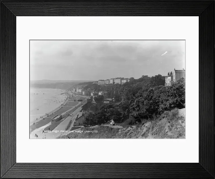 Framed Print : View of Filey from the North Framed Print : View of Filey from the North