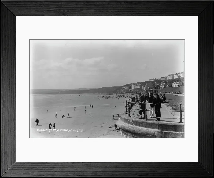 Framed Print : Filey Promenade Framed Print : Filey Promenade