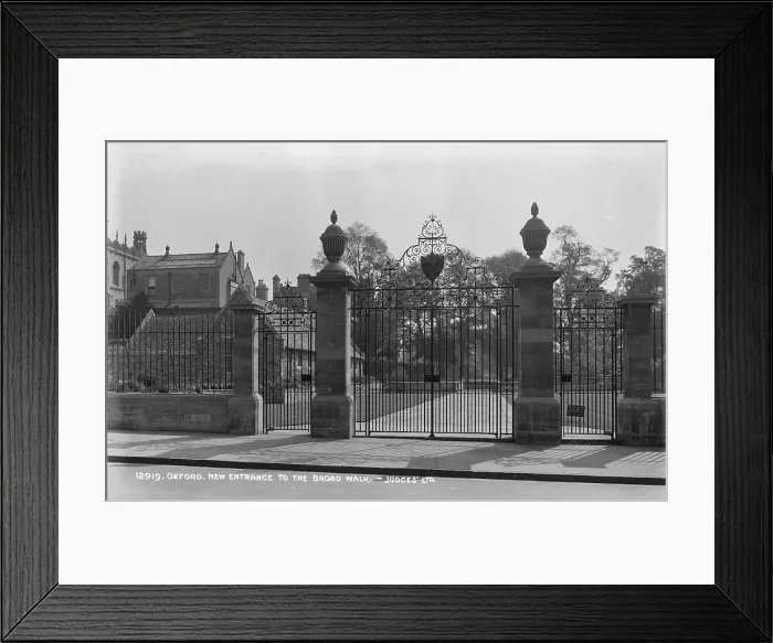 Framed Print : New Entrance to the Broad Walk Framed Print : New Entrance to the Broad Walk