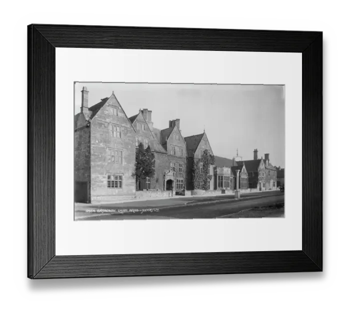 Framed Print : The Lygon Arms Hotel Framed Print : The Lygon Arms Hotel