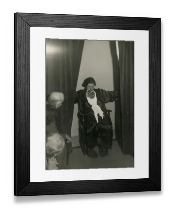 Framed Print : Helen Duncan emitting ectoplasm from her mouth Framed Print : Helen Duncan emitting ectoplasm from her mouth