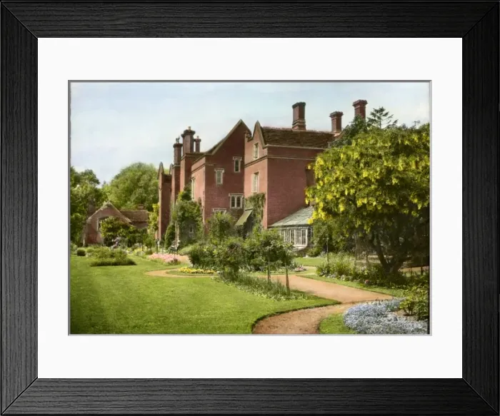 Framed Print : Garden in Cambridgeshire Framed Print : Garden in Cambridgeshire