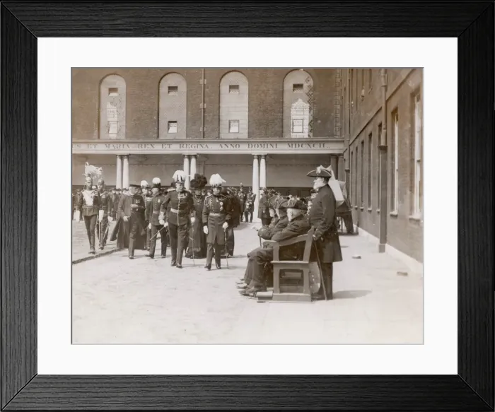 Framed Print : George V visiting Chelsea Pensioners Framed Print : George V visiting Chelsea Pensioners