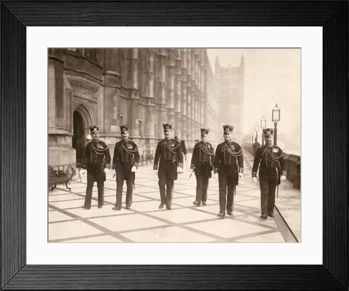 Framed Print : Kings Bodyguard outside Parliament, London Framed Print : Kings Bodyguard outside Parliament, London