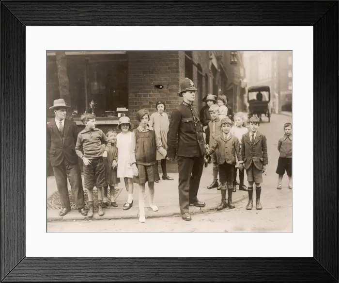 Framed Print : London Policeman and children Framed Print : London Policeman and children